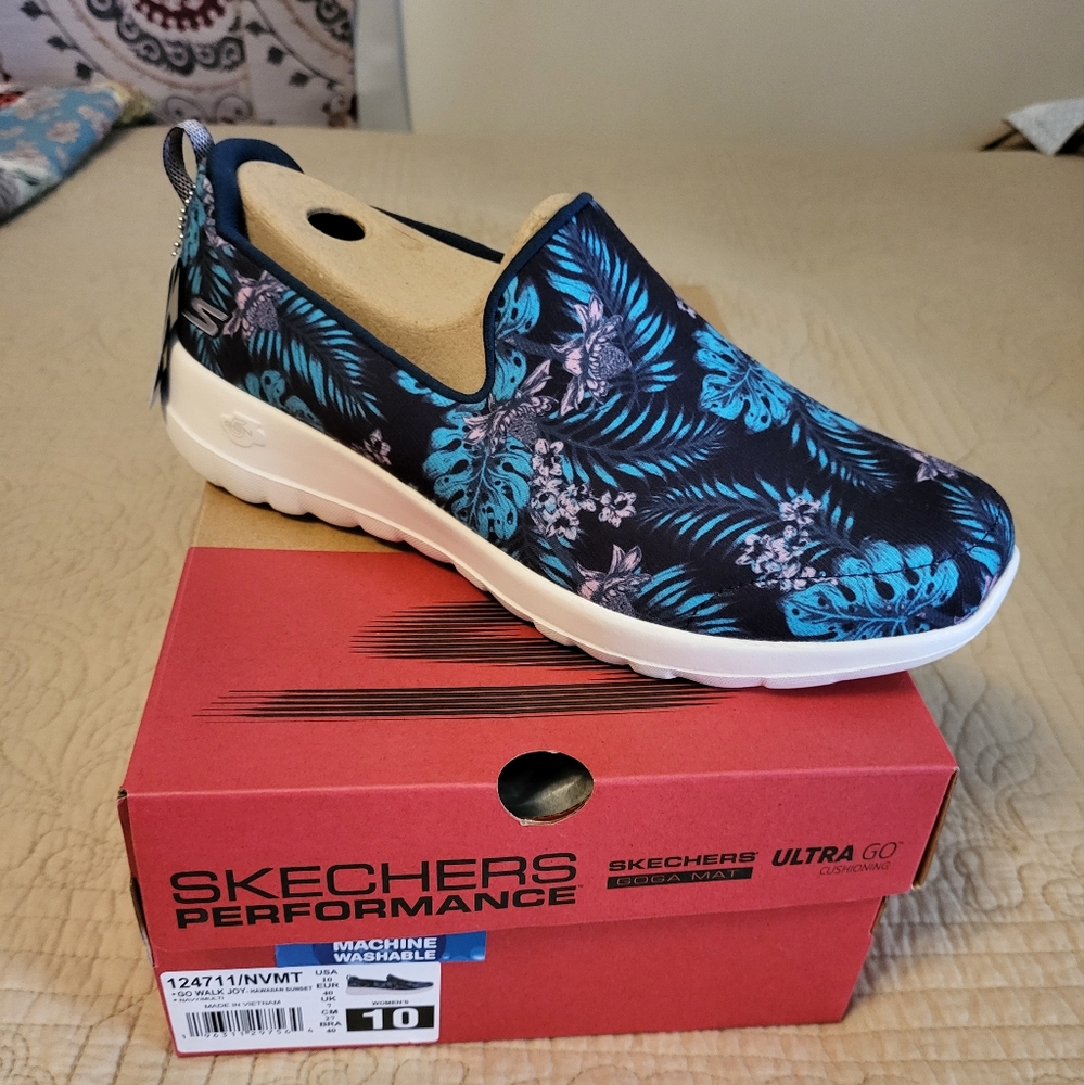 Skechers slip ons size 10m